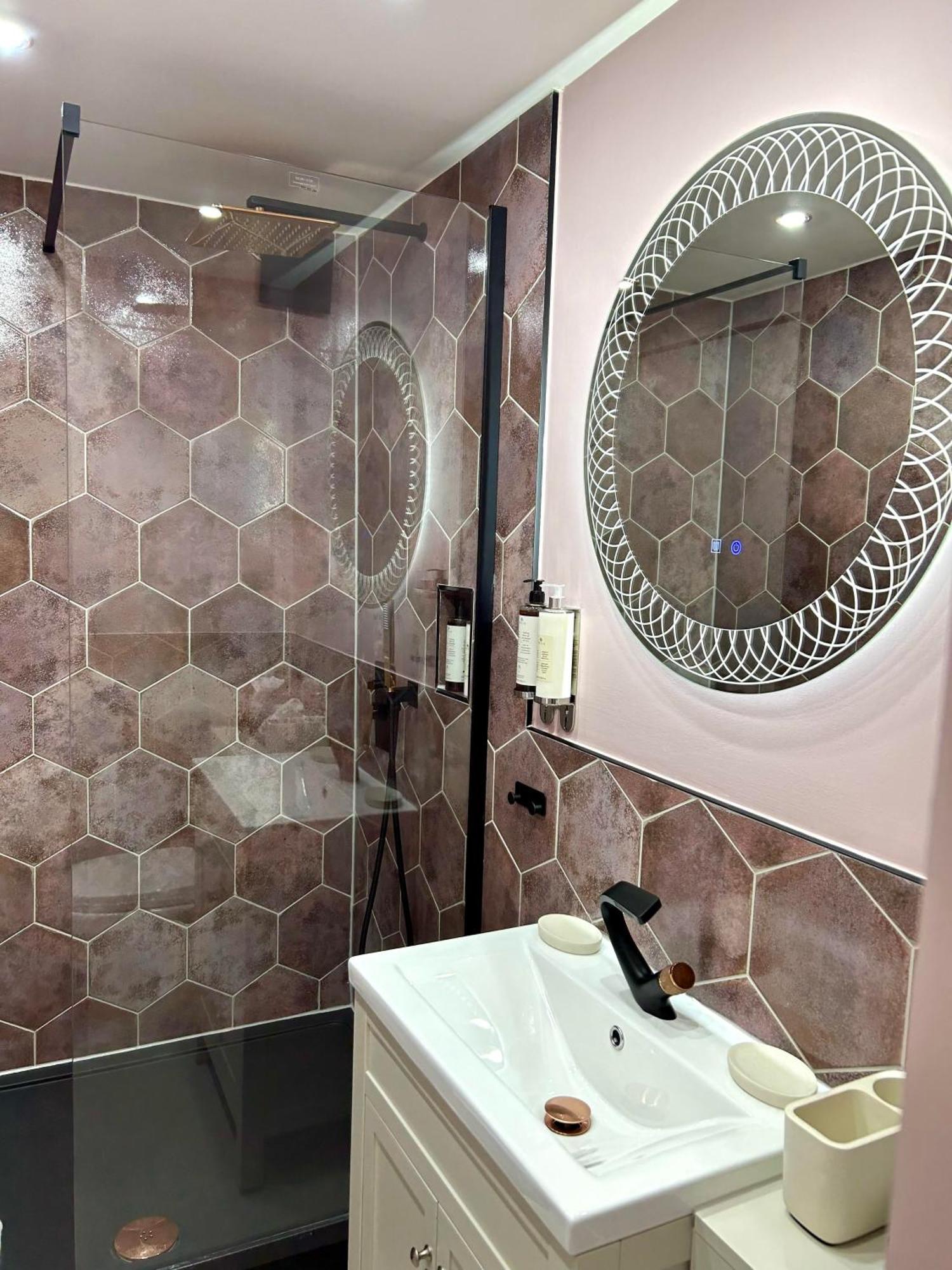 Oasis Boutique New Luxury ,central Location Apartment *